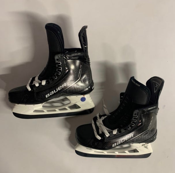 Senior Bauer Regular Width Pro Stock Size 7.5 Vapor Hyperlite Hockey Skates