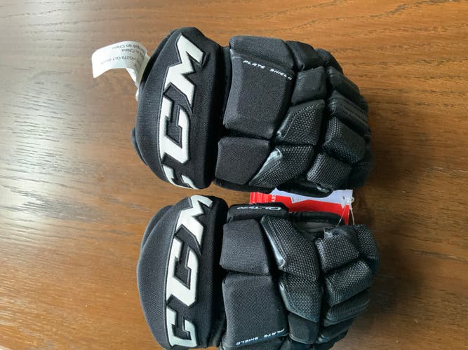 New Junior CCM QLT270 Hockey Gloves 11"