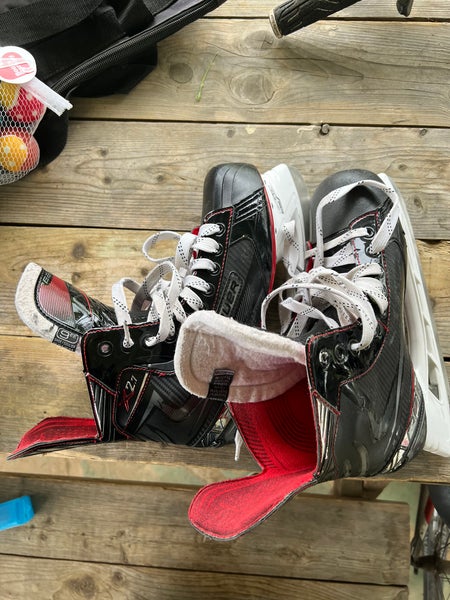 Used Bauer Extra Wide Width Size 9 Vapor X2.7 Hockey Skates