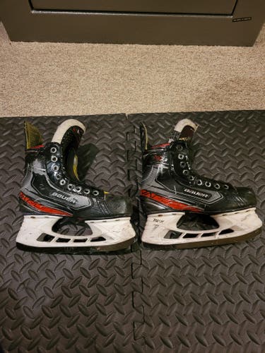 Junior Used Bauer Vapor X2.9 Hockey Skates Regular Width Size 3
