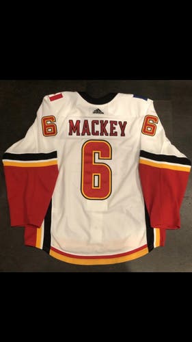 GAMEWORN/ISSUES Adidias Calgary Flames MACKEY Road Jersey sz 56