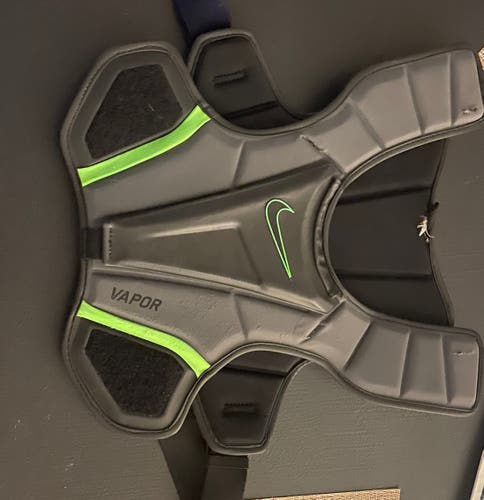 Used Large Nike Vapor Shoulder Pads
