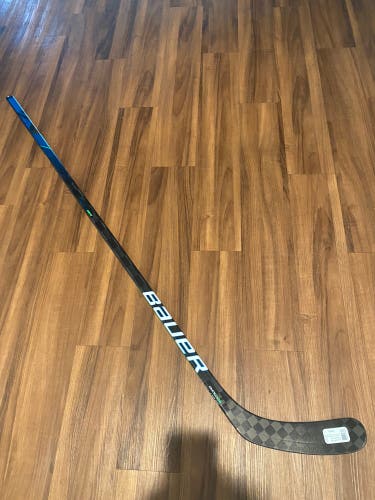Senior Left Hand P92 77Flex Bauer Nexus Geo Hockey Stick