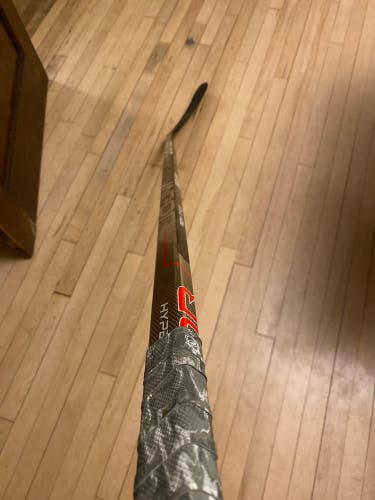 Senior Right Handed P92M  Vapor Hyperlite Hockey Stick