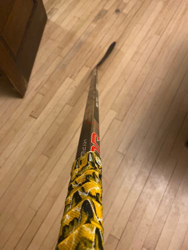 Senior Right Handed P92M  Vapor Hyperlite Hockey Stick
