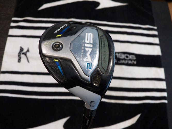 RIGHT HAND TAYLORMADE SIM2 TI GOLF FAIRWAY 5 WOOD 19* HZRDUS BLACK SMOKE 6.0
