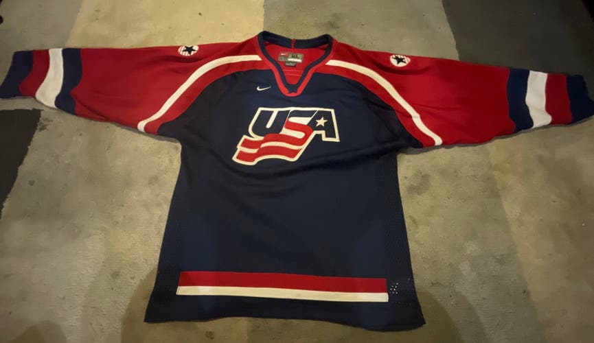 Nike Team USA Embroided Hockey Jersey…Junior XL