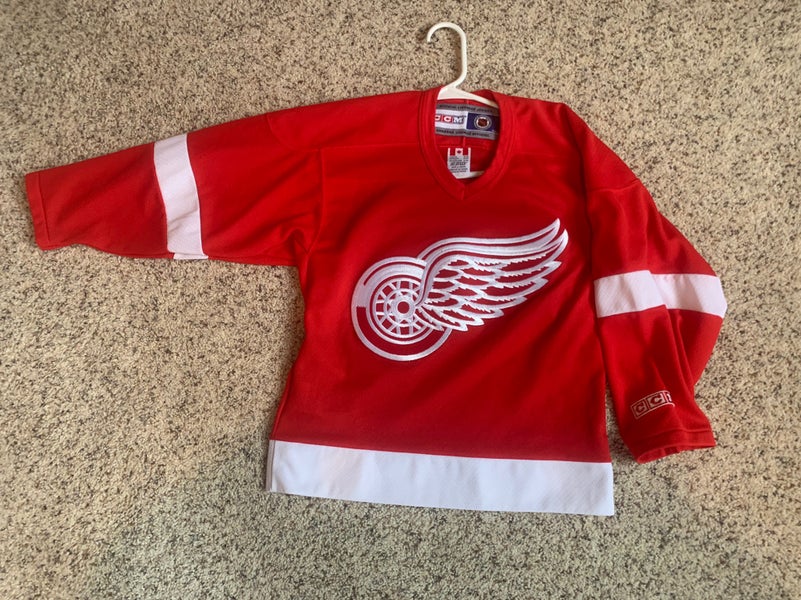 NHL Redwing Yourh Small / Medium CCM Jersey