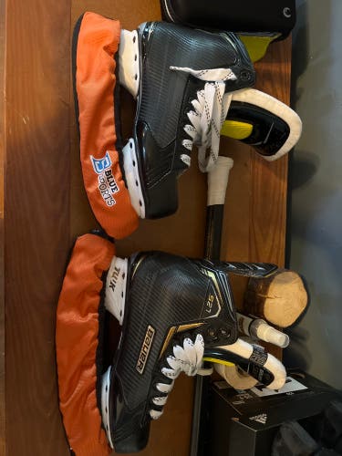 New Bauer Extra Wide Width Size 6.5 Supreme S27 Hockey Skates