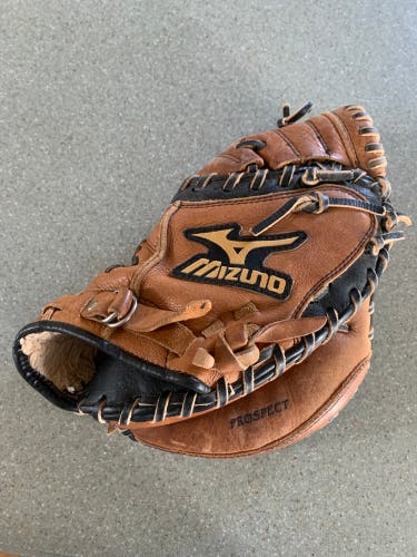 Used Right Hand Throw 32.5" Catcher's Glove