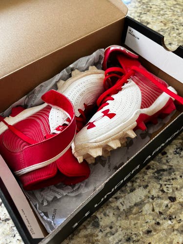 Size 2 Youth  Under Armour Harper 4