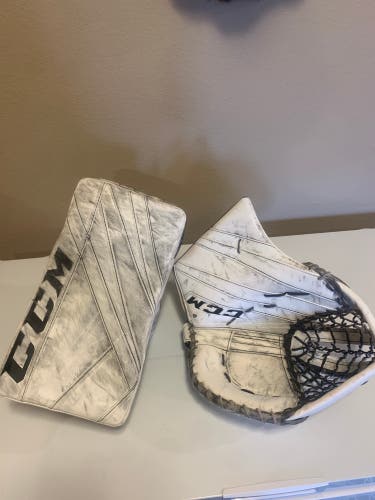 E-Flex 5 glove and blocker combo