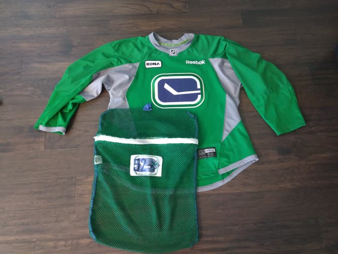 Vancouver Canucks Size 58 Reebok Practice Jersey Pro Stock w/laundry bag