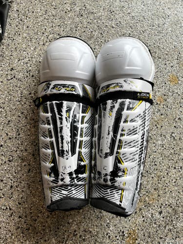 CCM  Super Tacks Shin Pads