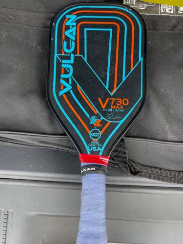 Vulcan V730 Max pickleball paddle