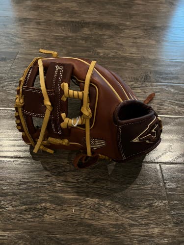 Goin Yard. Infield 11.75" Pro series Baseball Glove