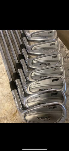 Clubs (Full Set) Used Men's Right Handed Titleist Stiff Flex 7 Pieces