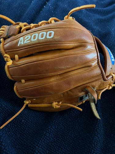 Infield 11.5" A2000 Baseball Glove
