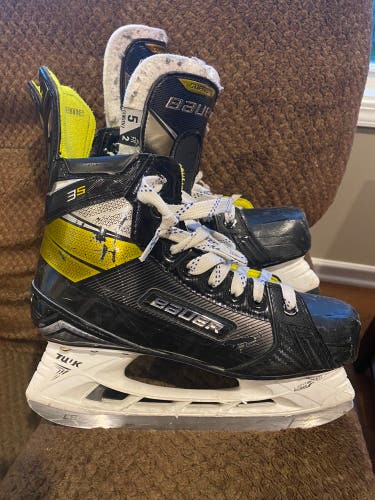 Used Bauer Size 5 Supreme 3S Hockey Skates