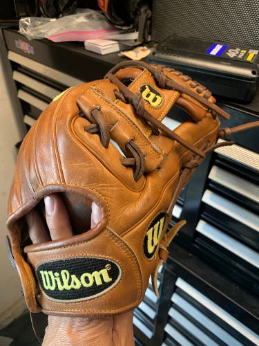 Right Hand Throw 11.5" DP15 A2000 Baseball Glove