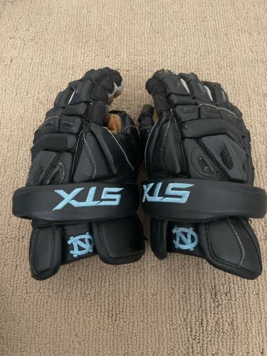 RARE TEAM ISSUED UNC BLACK OUT GLOVES