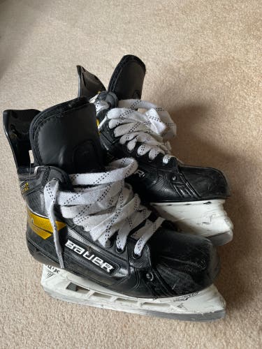 Used Bauer Regular Width Pro Stock Size 7 Supreme UltraSonic Hockey Skates