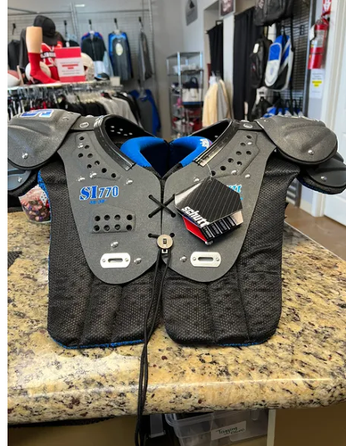 New Extra Large Schutt SI 770 Shoulder Pads