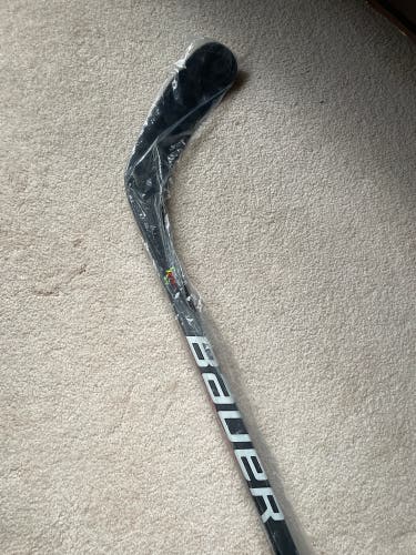 Senior Right Handed P92 Pro Stock Vapor FlyLite Hockey Stick