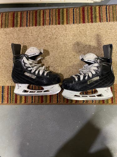 Used Bauer Regular Width  Size 5.5 Nexus 5000 Hockey Skates