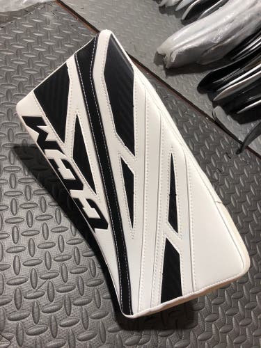 New Full Right CCM E4.9 Black / White Blocker