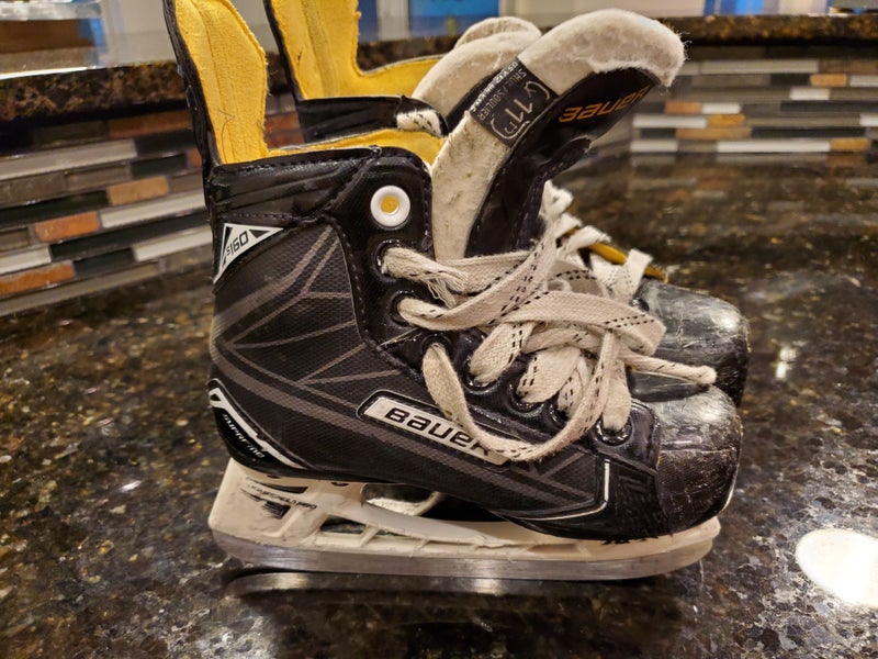 Youth Used Bauer Supreme 160 Hockey Skates Regular Width Size 11