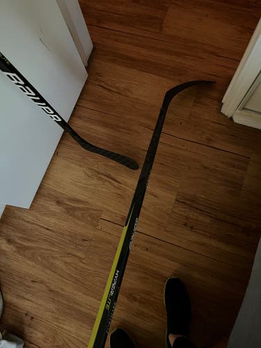 2 New Left Hand Vapor Hyperlite Hockey Stick, P28, 70 Flex, Left
