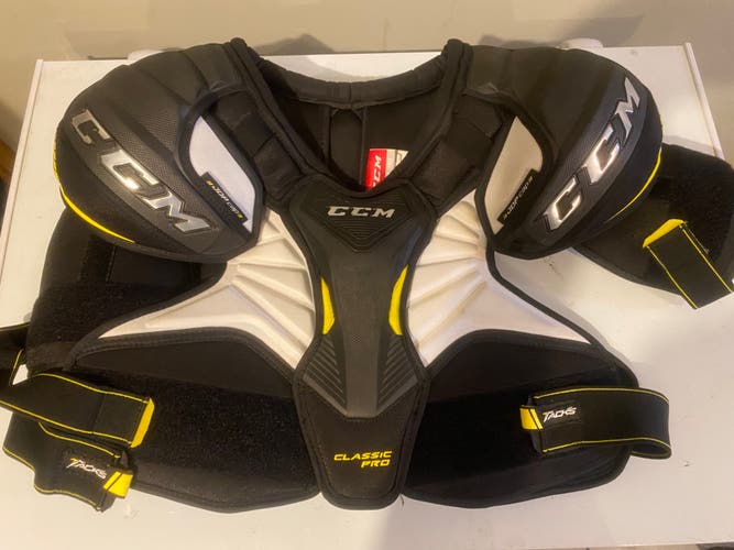 CCM Tacks Classic Pro Shoulder Pads -Senior XL