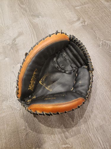 Used All Star Right Hand Throw CM1010BT Catcher's Glove 31.5"