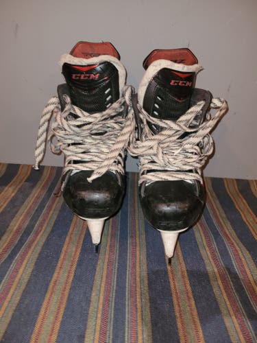 Junior Used CCM RBZ 100 Hockey Skates Regular Width Size 3.5