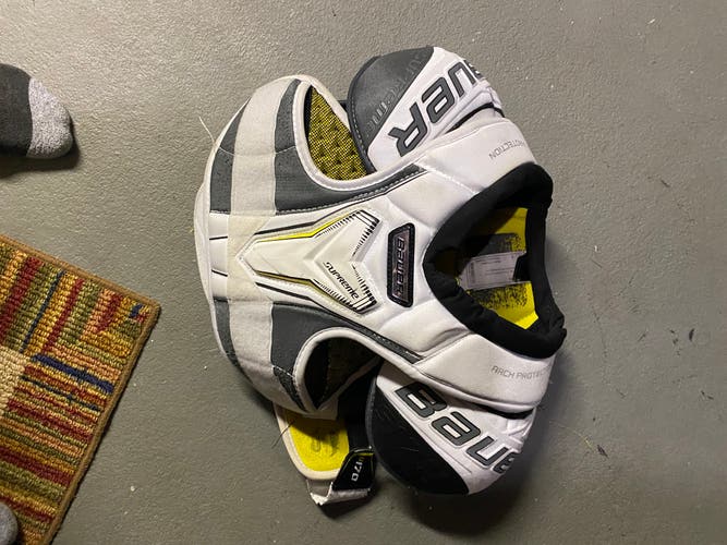 Used Small Bauer  Supreme S170 Shoulder Pads