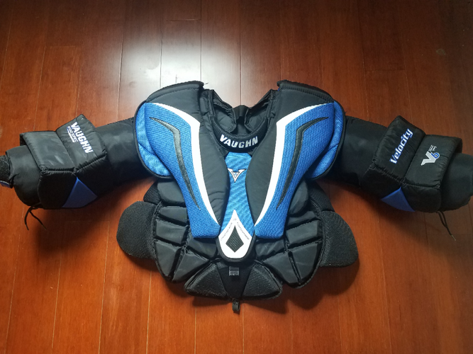 Used Senior Small Vaughn Velocity V6 2000 Pro Carbon Goalie Chest Protector