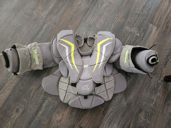 Used Senior Medium Vaughn Velocity V7 XF Pro Carbon Goalie Chest Protector