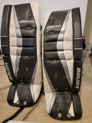 Used 30" Bauer Reactor 7000 Goalie Leg Pads
