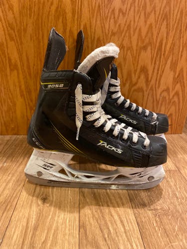 Used CCM Regular Width Size 6 Tacks 3052 Hockey Skates