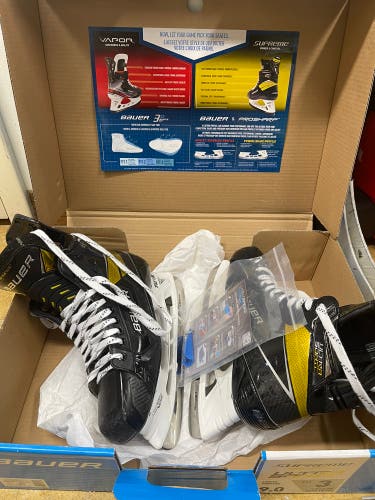 Used Bauer  Size 9 Supreme UltraSonic Hockey Skates