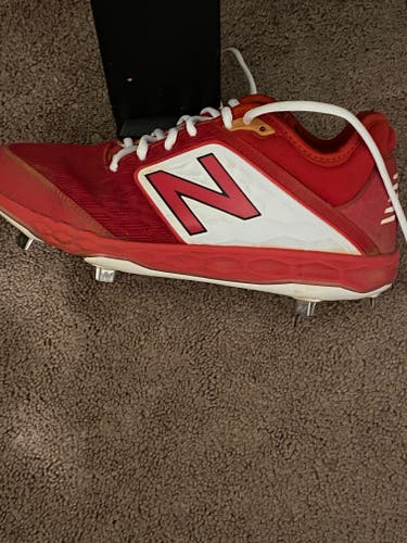 Red Adult Men's Used Size 10 (Women's 11) Metal New Balance Low Cut 3000v4