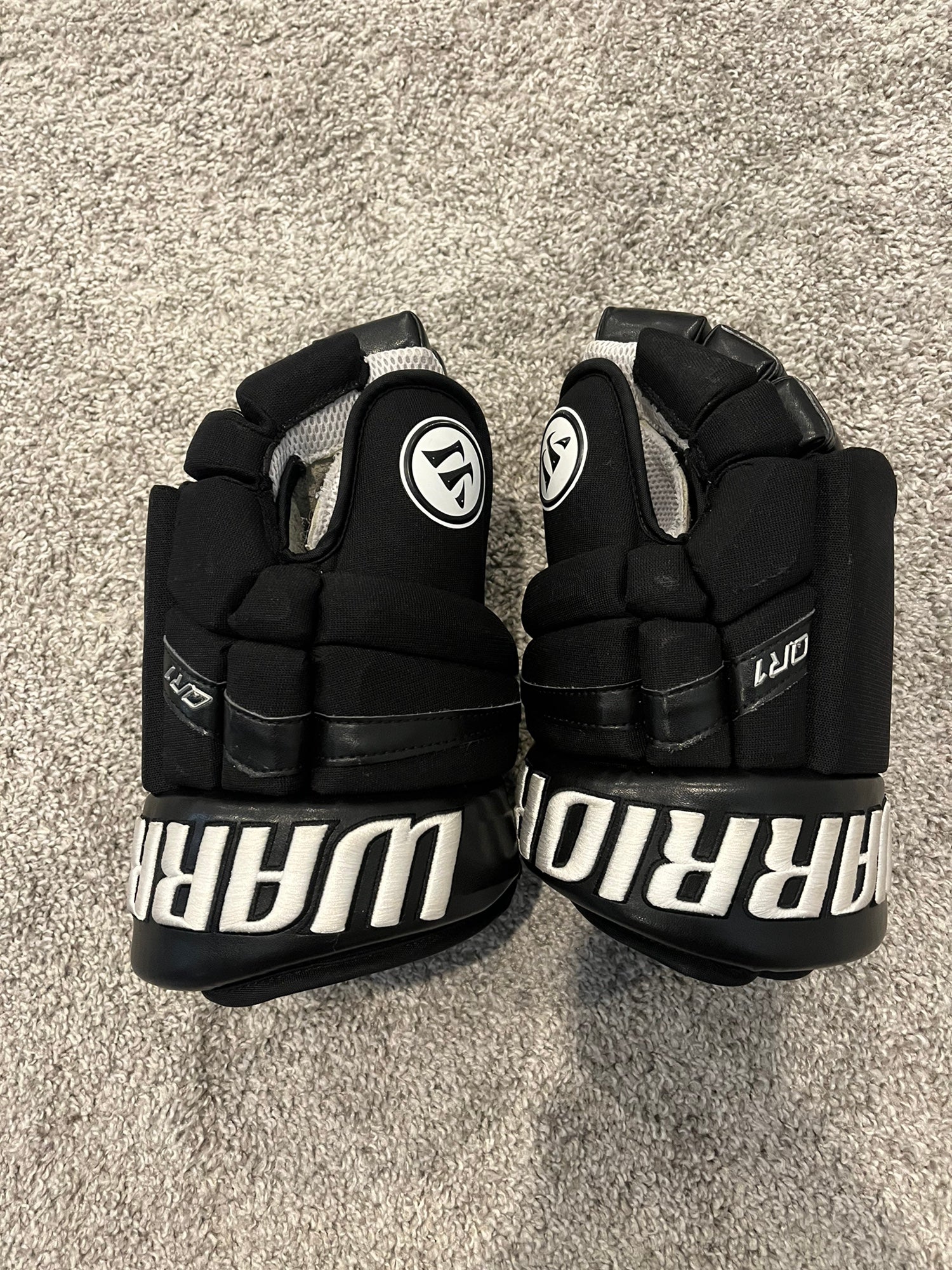 Pro stock CCM  TK PRO SR 14" New York Islanders Black 1 pair hockey gloves 