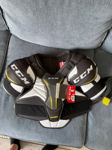 Ccm senior shoulder pads 9060