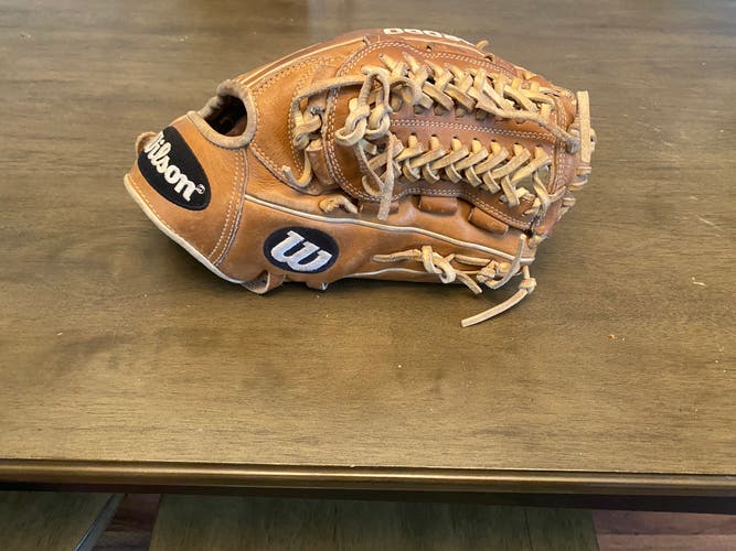 Wilson A2000 D33 11.75