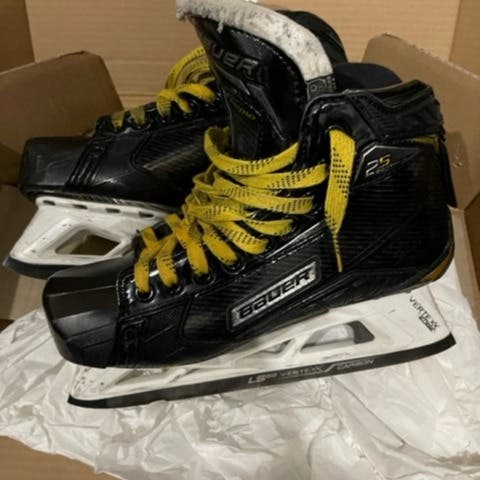 Goalie Junior Used Bauer Supreme 2S Pro Hockey Skates Regular Width Size 5.5