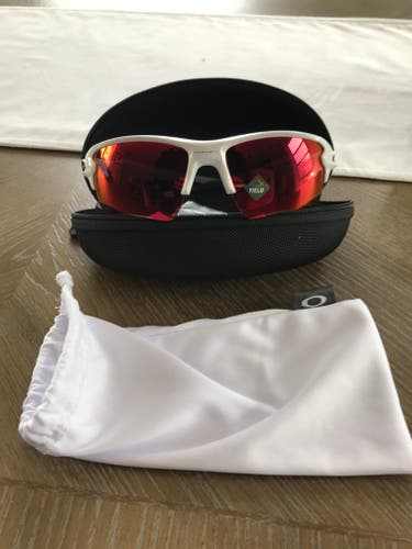 White Unisex New Adult One Size Fits All Oakley Sunglasses