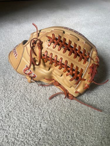 Used Right Hand Throw 11.75" A2000 Baseball Glove