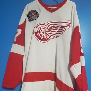 CCM Men's XXL Detroit Red Wings 1997/98 Stanley Cup Champions Custom Jersey