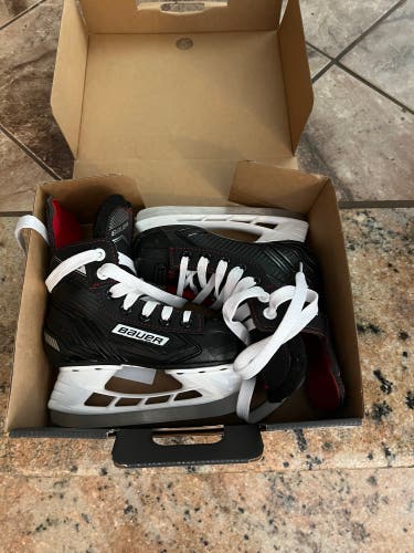 Used Bauer Regular Width  Size 10 Ns Hockey Skates